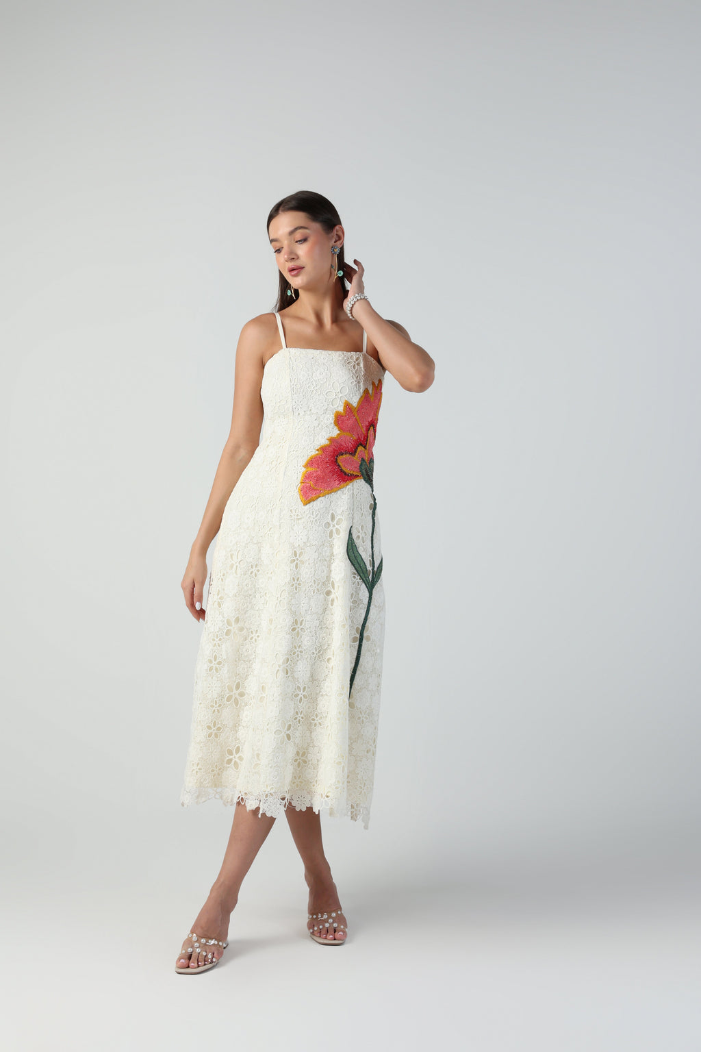 ELYSIA CUTWORK LACE WITH FLORAL APPLIQUE THREADWORK MIDI DRESS - Fllaë