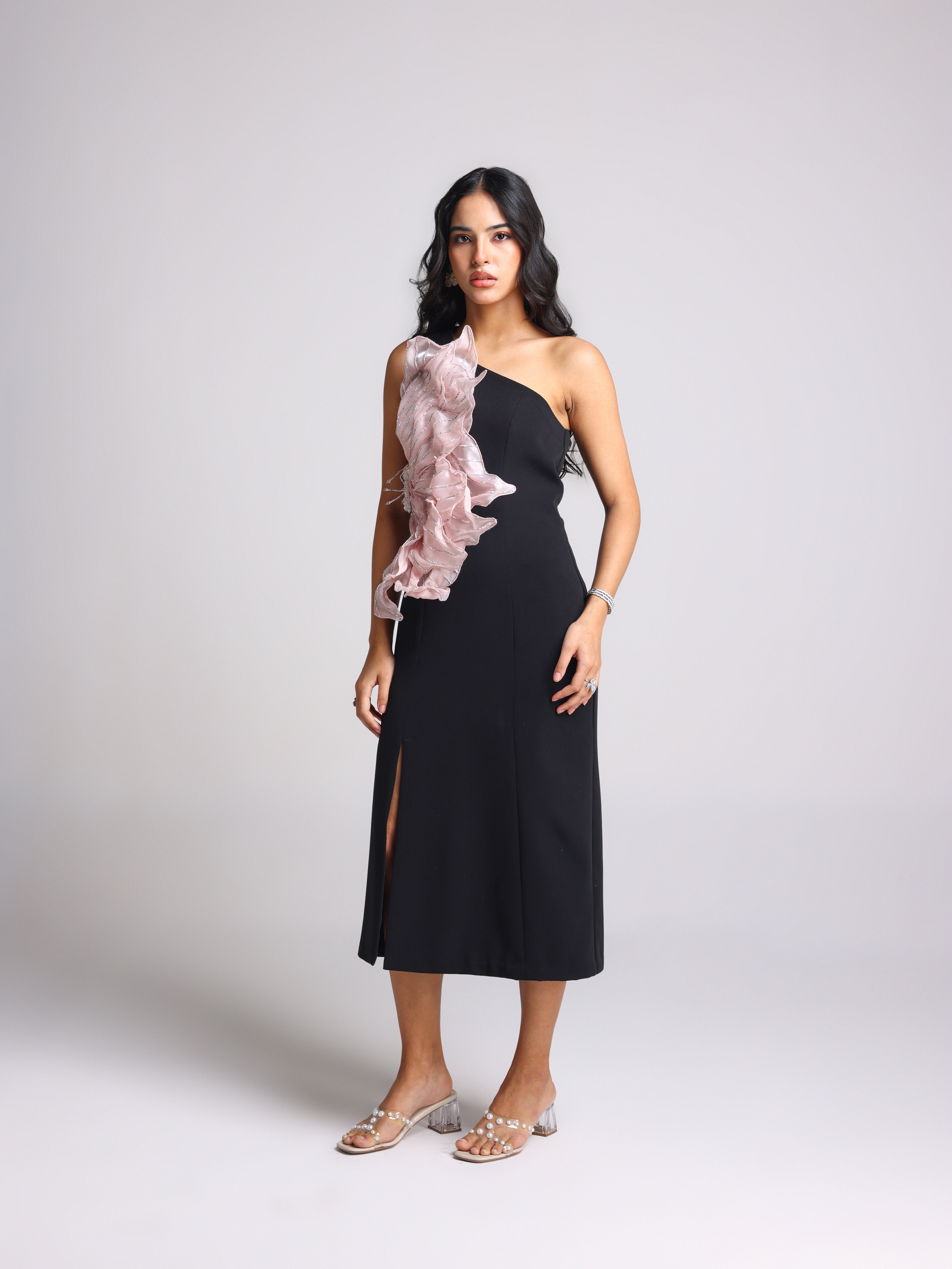 REGINA 3D FLORAL BLACK MIDI DRESS - Fllaë